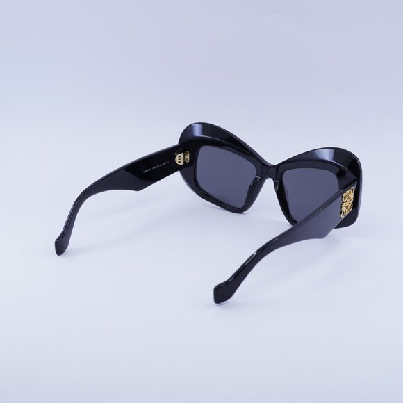 Loewe LW40128I 01A Sunglasses Black Cat Eye Frame, Smoke Lenses - Picture 4 of 9